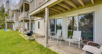 Ski-In/Ski-Out Bromley Mtn Condo: Wood Fireplace!
