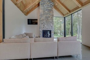 TV, peis og kontorer