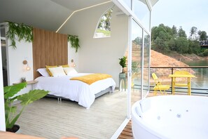 Cabane Supérieure, 1 chambre, bain à remous, sur l'eau