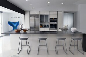 Fridge, microwave, oven, stovetop - Bold Elegance: 5BR w/ Pool, Wine & Designer Style (Miami)