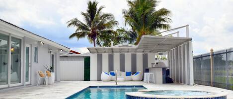 Outdoor pool, a heated pool
