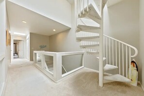 Interior - Walk to Village/Beach/A/C/EV Charger/Close to Village (La Jolla)