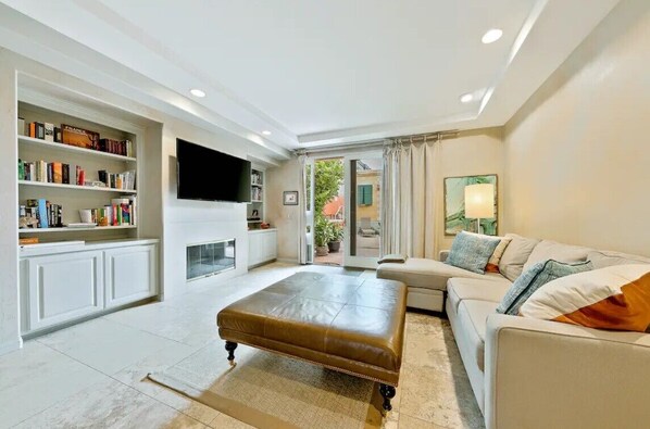 Smart TV, books - Walk to Village/Beach/A/C/EV Charger/Close to Village (La Jolla)