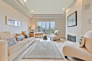 Smart TV, books - Walk to Village/Beach/A/C/EV Charger/Close to Village (La Jolla)