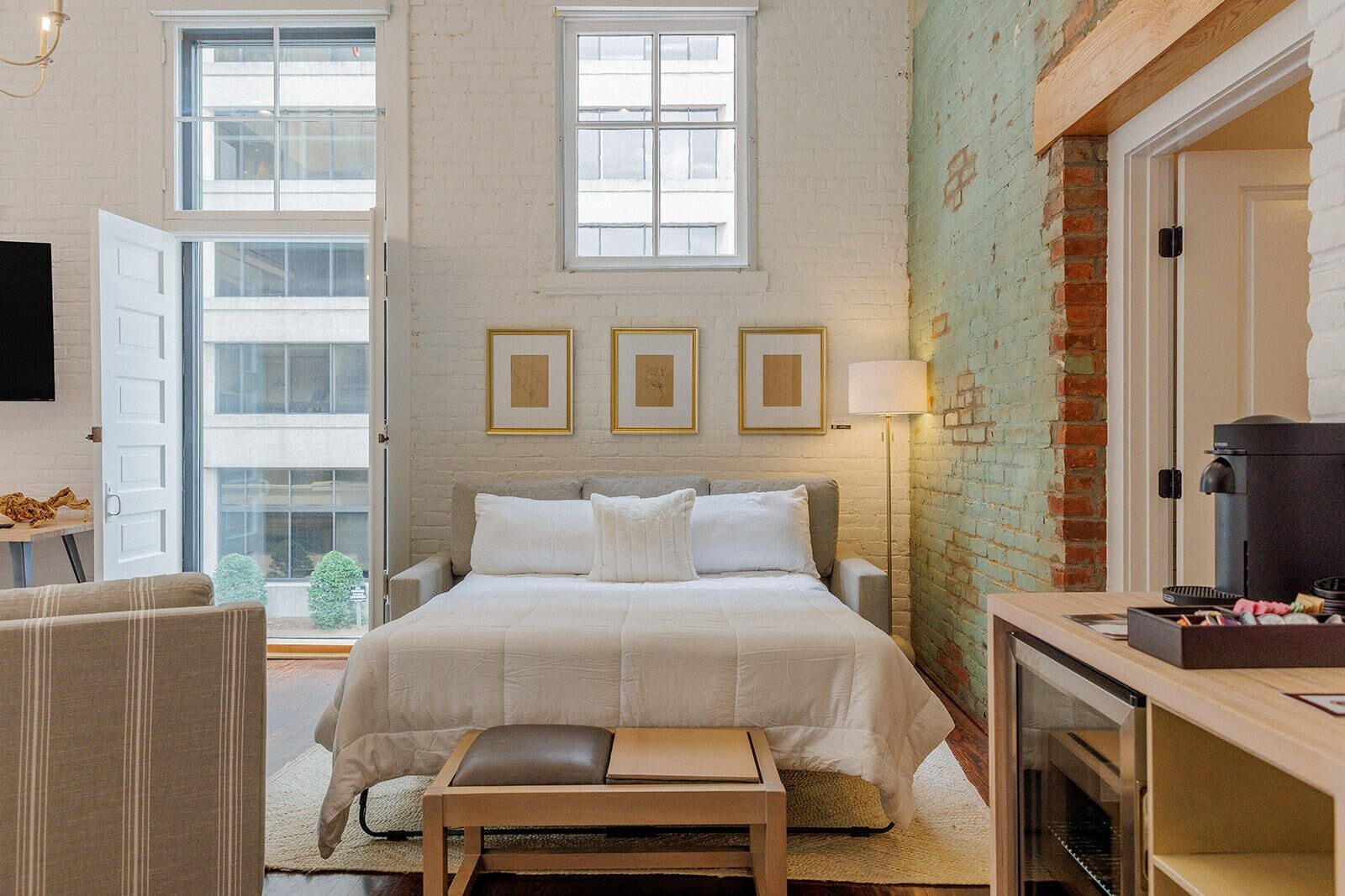 Signature Studio Suite | Hypo-allergenic bedding, free WiFi, bed sheets