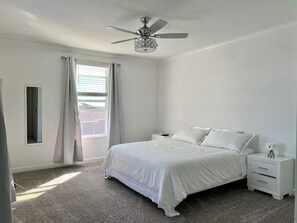 Room - New Luxury Resort Vacation Home (Davenport)
