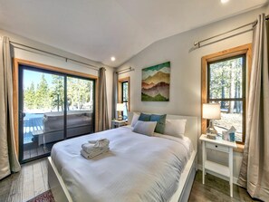 4 bedrooms, desk, iron/ironing board, travel crib