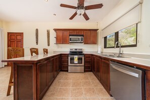 ثلاجة، ميكروويف، فرن، غسالة أطباق