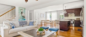 Coastal Retreat With Saltwater Heated Pool, 5 Min To Beach, Fire Pit, 4 BDRM