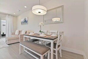 Dining - Your Dream Vacation - New Stylish Home Near Disney (Clermont)