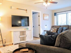 TV, fireplace, video games - Water's Edge Retreat - Sleep 18, Two homes in one! (Branson)