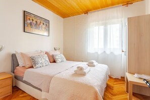 1 soverom, strykejern/-brett, wi-fi og sengetøy