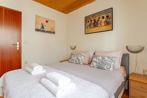 1 habitación, tabla de planchar con plancha, wifi y ropa de cama 