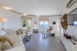 Älytelevisio, takka, DVD-soitin