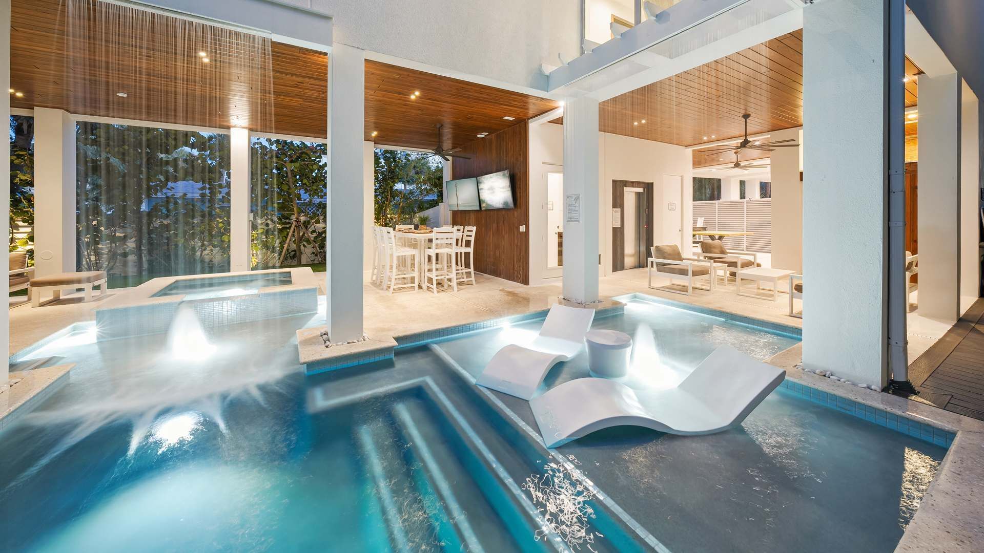 Outdoor pool, a heated pool