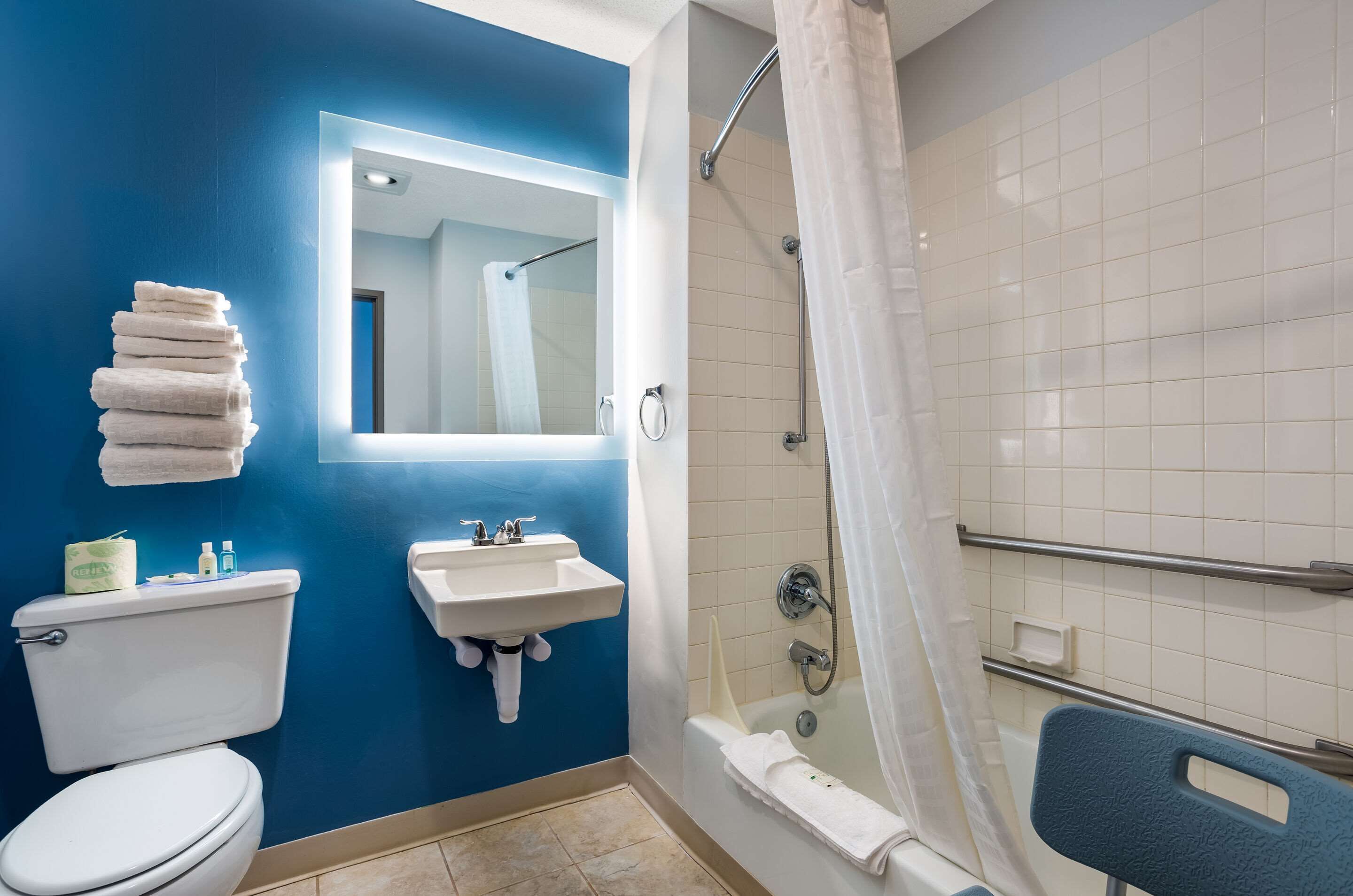 standard single room, 1 king bed, non smoking | pillow-top beds, individually decorated, individually furnished, desk