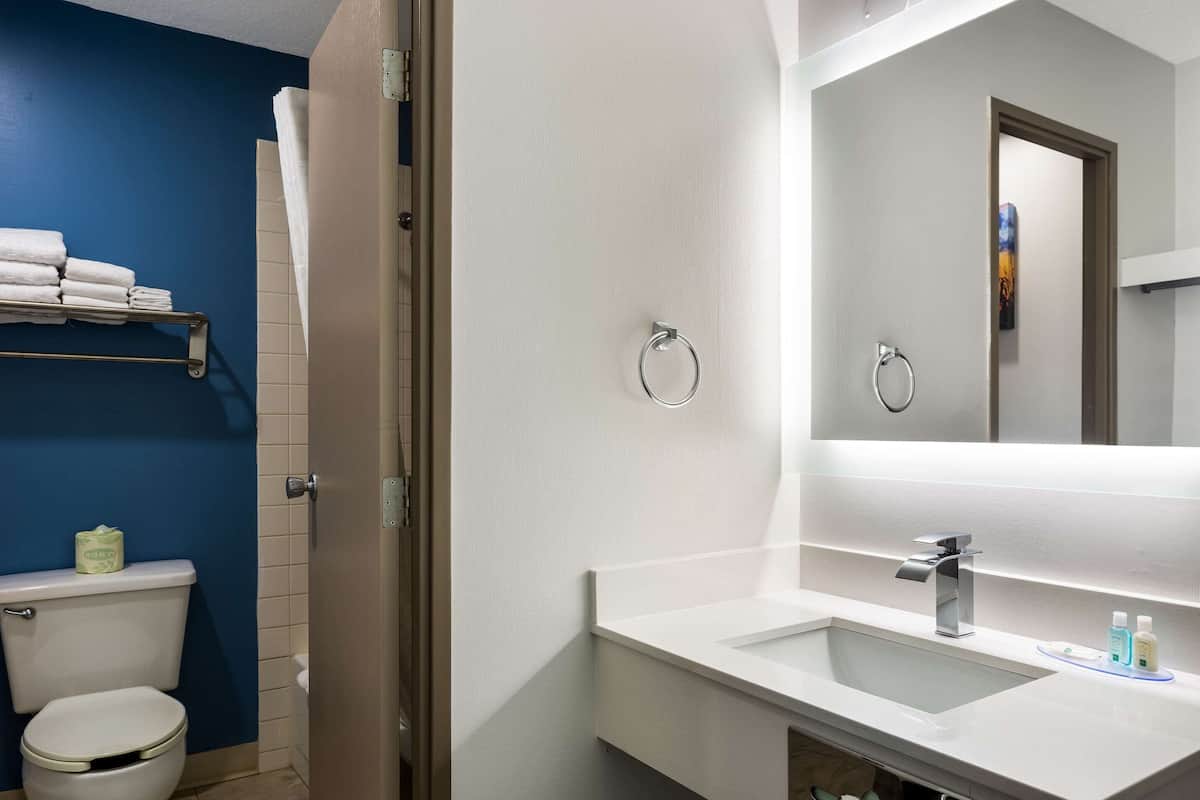 standard double room, 2 queen beds, non smoking | pillow-top beds, individually decorated, individually furnished, desk