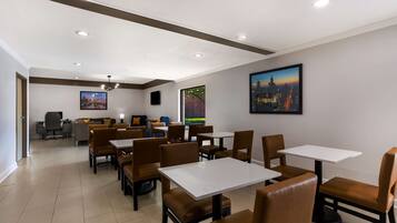 Free daily continental breakfast