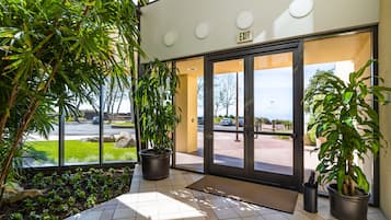 Pintu masuk interior
