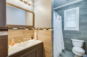 Hair dryer, towels - Cozy Jackson Vacation Rental < 1 Mi to University (Jackson)