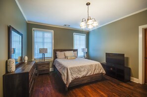 3 bedrooms, desk, iron/ironing board, WiFi - Cozy Jackson Vacation Rental < 1 Mi to University (Jackson)