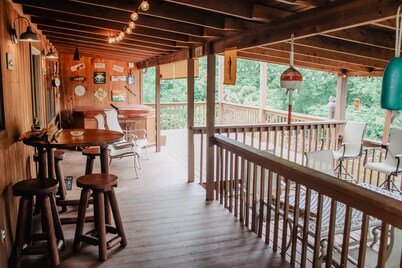 "Our Life" Creekside, Trout Fishing, Fire Pit, Hot Tub, WiFi and more...
