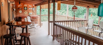 "Our Life" Creekside, Trout Fishing, Fire Pit, Hot Tub, WiFi and more...