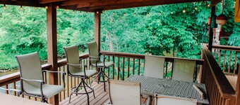 Great Location, Creekside, Trout Fishing, Fire Pit, Hot Tub & WiFi