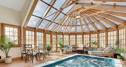 Sunroom Suite-Unit 1-Farmstay w/ full kitchen-quiet -20 min to beach