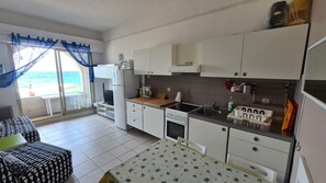 Private kitchen - TOP Promo Last Minute!! Super Appartement SUR LA Plage, VUE MER Panoramique!! (Le Lavandou)