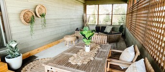 Short Drive to Point Pelee! Forget Your Worries in This Spacious & Serene Space