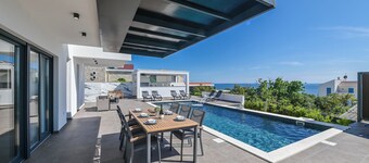 Villa Luna- Private Heated Pool