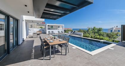 Villa Luna- Private Heated Pool