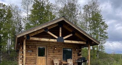 Stay on Kingdom Trails in an efficiency one-bedroom cabin!