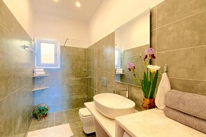 Shower, towels