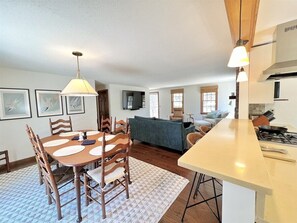 Dining - Path to Herring Pond Beach (Eastham)