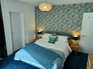 1 bedroom, iron/ironing board, free WiFi, bed sheets - No.26 Marina View apartment, parking permit, harbour and Marina views (Weymouth)