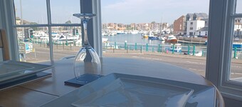 No.26 Marina View apartment, parking permit, harbour and Marina views