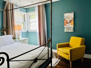 2 bedrooms, iron/ironing board, free WiFi, bed sheets - Appaltree Bungalow: Two bedrooms in town (Boone)