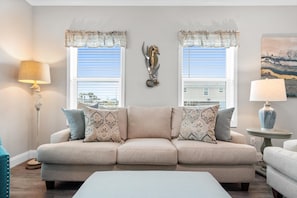 TV - Mexico Beach  | Sleeps 9 | 4BR | Grill and Coast (Mexico Beach)