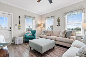 TV - Mexico Beach  | Sleeps 9 | 4BR | Grill and Coast (Mexico Beach)