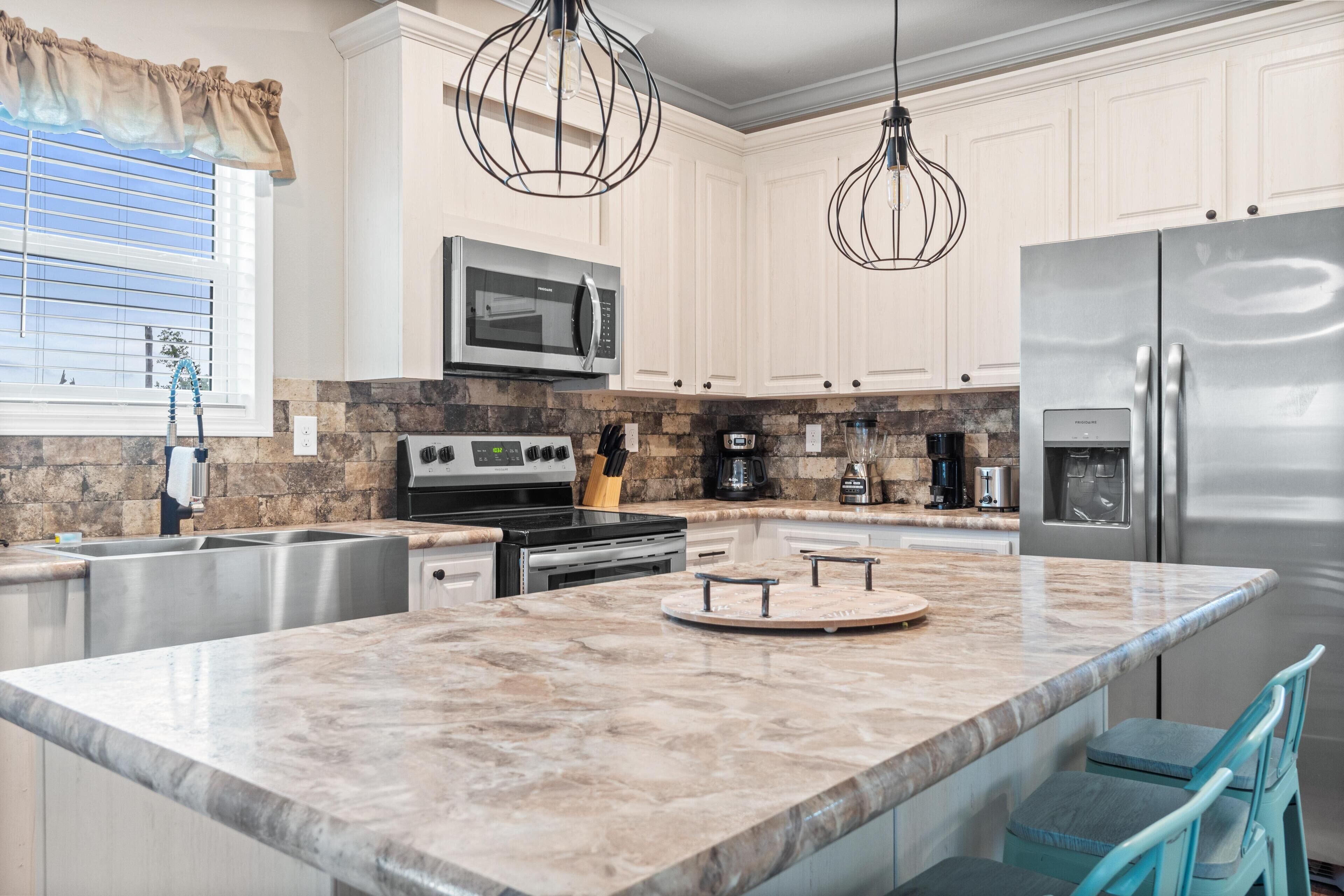 Brand New Coastal Bungalow, Pet Friendly, Sleeps 9!