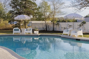 Pool - Hotel Bebe | Pool Bungalow | Pool+Fire Pit (Round Top)