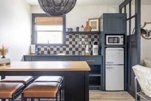 Mikrobølgeovn og kaffetrakter/tekoker