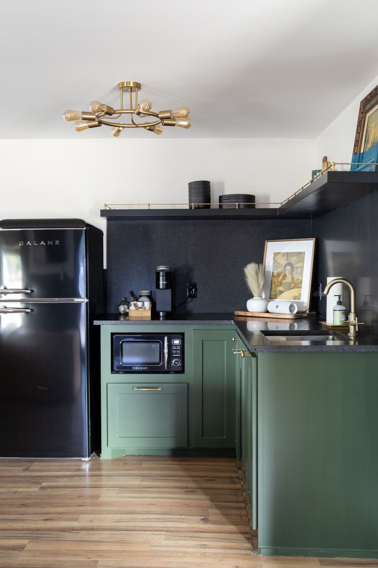 Micro-ondes, cafetière/bouilloire