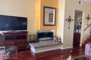 智能电视、壁炉