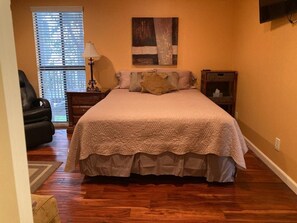 2 多间卧室、办公桌、熨斗/熨衣板、WiFi