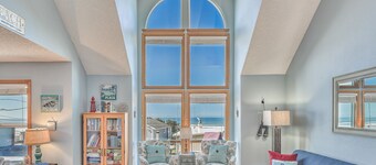 Ocean Views! 3 min walk to the beach! Hot tub, King Bed, XBOX & Arcade Game Room