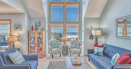 Ocean Views! 3 min walk to the beach! Hot tub, King Bed, XBOX & Arcade Game Room