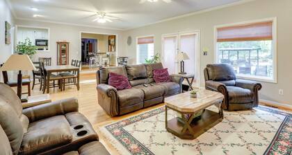 12 Mi to UGA Campus: Spacious Group Getaway!